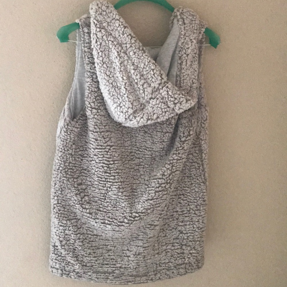 Vest - Picture 5 of 6